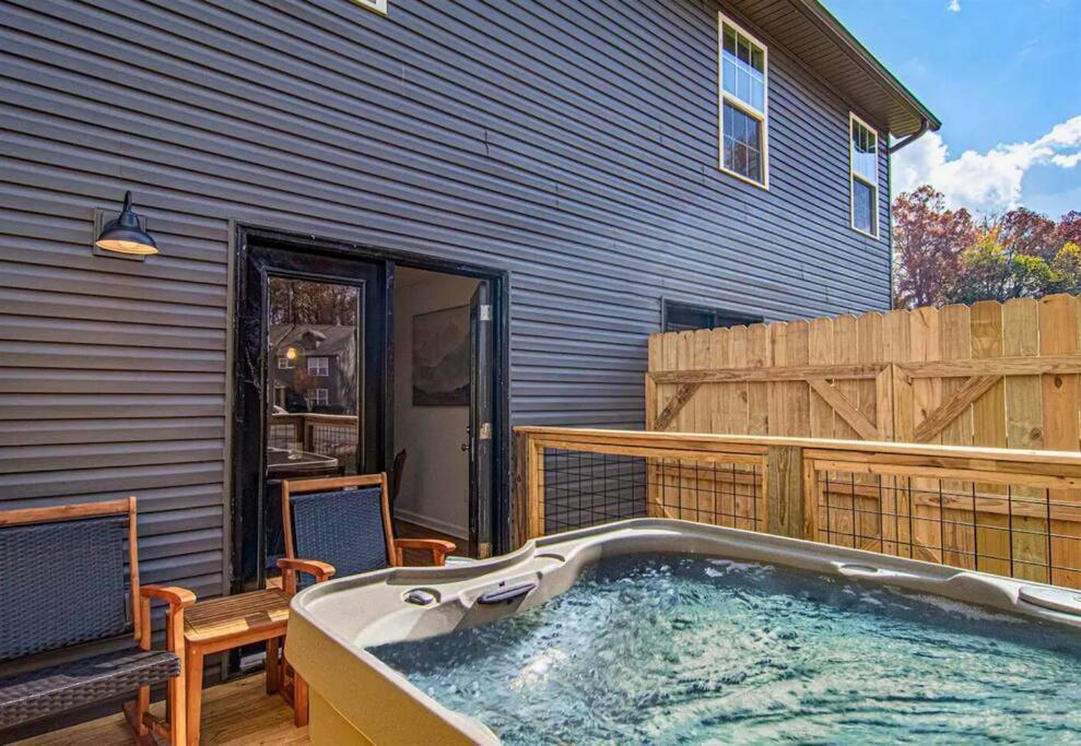 Willow Trace: Family Retreat, Hot Tub, Gaming! Pigeon Forge Bagian luar foto